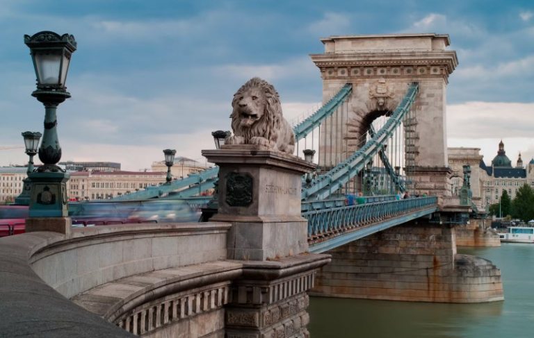 Puente de Constitución a Budapest